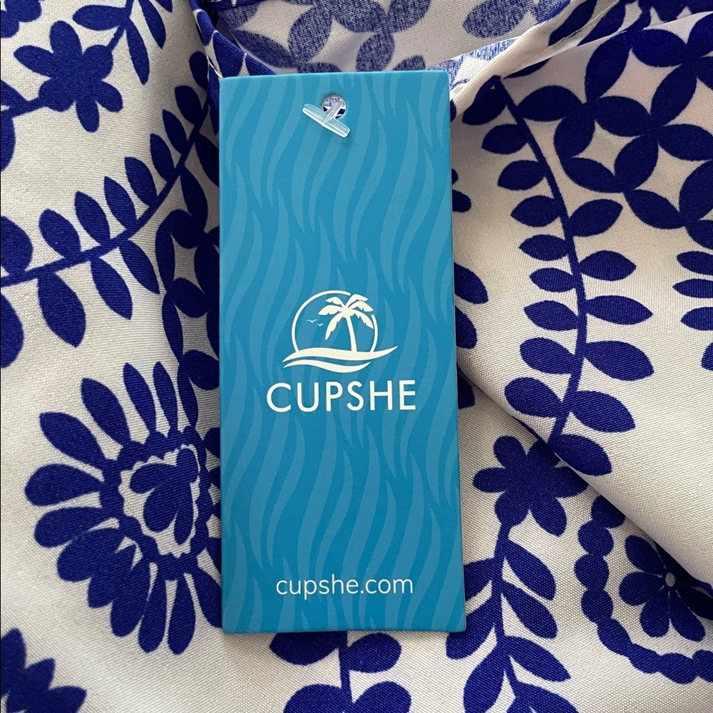 ♥️Cupshe♥️ Blue and White pattern maxi Dress, size (Med) - Picture 10 of 12